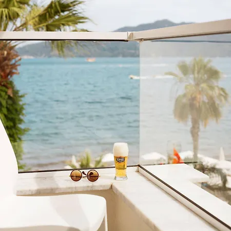 Отель Sunprime Beachfront 3*