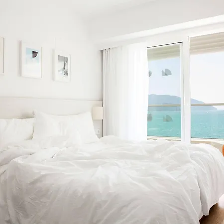 Отель Sunprime Beachfront 3*